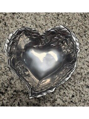 Arthur Court 2001, Heart Shaped Bowl With Rabbits/Bunnies , Easter.